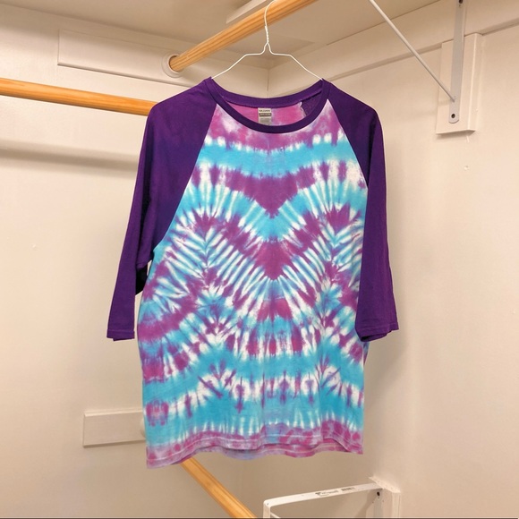 Gildan Other - Tie Dye Raglan Shirt